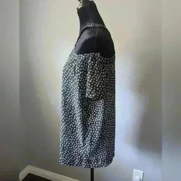 Stylish Cold-Shoulder Geometric Print Blouse - Size M - Picture 2 of 4